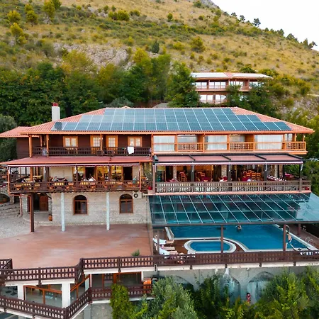 Wooden House Hotel 3*