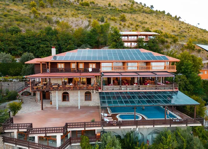 Wooden House 酒店 3*